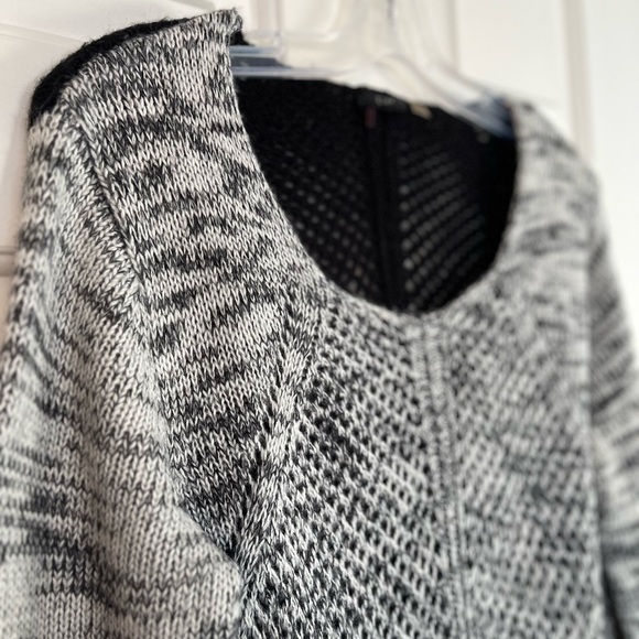DEX Scoop Neck Open Knit Contrast Chiffon Back Sweater Large Gray / Black - Picture 3 of 16